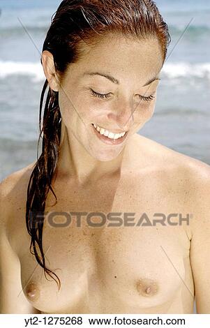 时,, 自然的看, 红的头发, 女孩, 形成, <em>裸体</em>, 在海