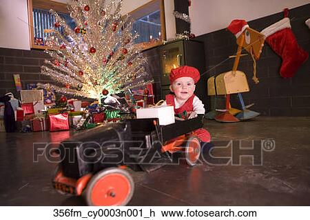 Stock foto zuigeling, meisje, vervelend, rode hoed, spelend, met ... Woonkamer decoratie winter