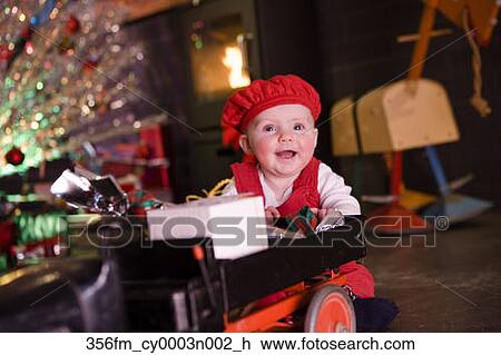 Stock foto zuigeling, meisje, vervelend, rode hoed, spelend, met ... Woonkamer decoratie winter