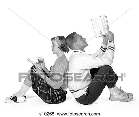 Jungen und mädchen gehen studieren aus