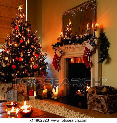 Stock foto kerstboom, cadeautjes, kerst decoraties, en, een ... Woonkamer kerst decoratie