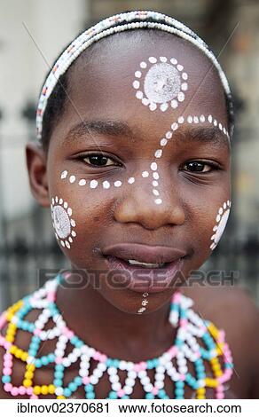 African facial adornment