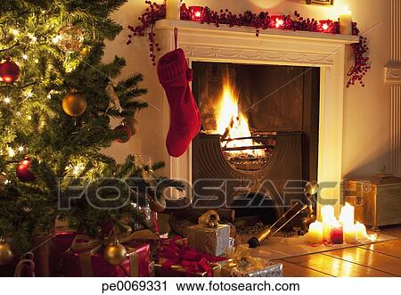 Archivio fotografico albero natale, e, calza, appresso ... Disegno Natale camino