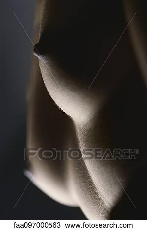 图吧 - <em>裸体</em>, <em>妇女</em>` s, 胸部, 低的角度观点 faa09