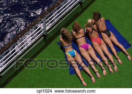 Frauen Beim Sonnenbaden Frauen Beim Sonnenbaden