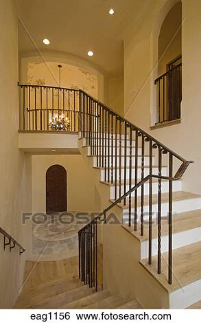 Archivio di immagini scala, fatto, di, legno duro, e, ferro ...