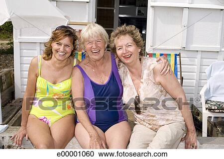 Cerca di donne foto mature Conye west naked