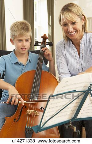 照片 - 男孩, 玩, 大提琴, 在中, 音乐课 u1427133