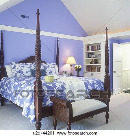 Stockfotografering soveværelse, vaulted, loft, periwinkle, blå ...