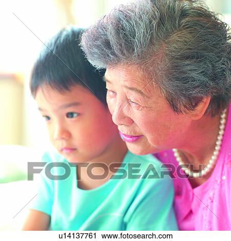 Archivio fotografico - grandmom, casa, ragazzo, donne, umano, esseri umani, nonna - u14137761
