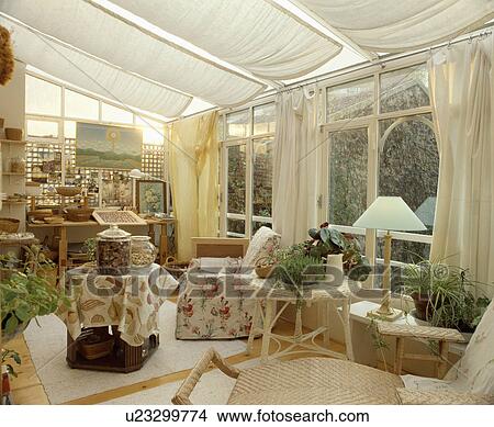 Stock foto traditionele, serre, woonkamer, met, comfortabel ... Groene woonkamer planten