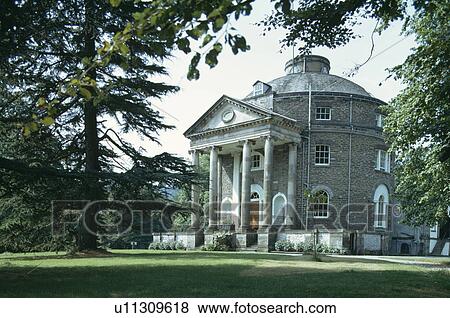 Pictures of Large pedimented porch with pillars on circular Georgian ... Pictures of Large pedimented porch with pillars on circular Georgian ...