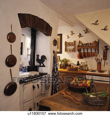 Beeld witte, rayburn, oven, in, klein, land, keuken, met, slager ...