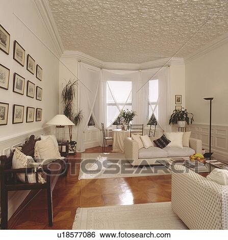 Archivio di immagini textured, soffitto, in, bianco, soggiorno ... Sofa in legno