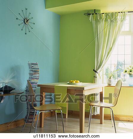 Stock foto rosa, und, türkis, gepolstert, essen, stühle, tisch ...