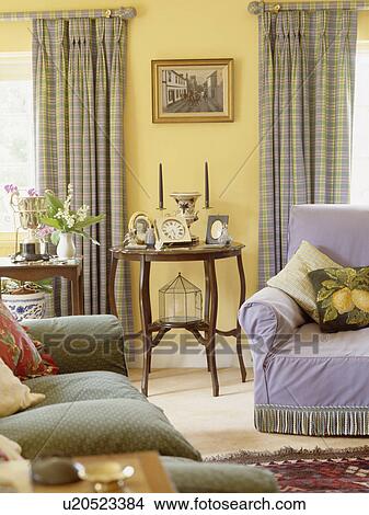 Stock foto grünes sofa, und, mauve, sessel, in, pastell, gelb ...