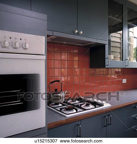 Beeld rood, tiled, splashback, boven, staal, ketel, op, built in ...