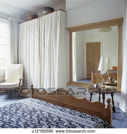 Stockfotografering hvid, curtained, lagring, og, store, spejl ...