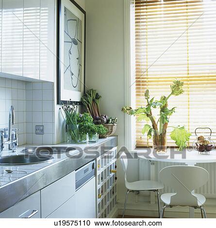 Stock fotografie witte, tafel, en, arne, jacobsen, mier, stoelen ...