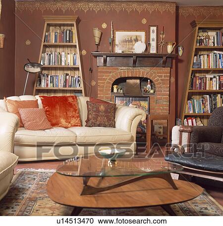 Stock fotografie creme, sofa, und, fünfziger jahre, tisch, in ... Wohnzimmer farben terracotta