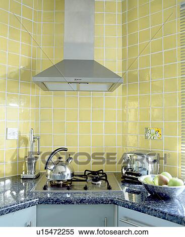 Stock afbeelding gele, muur tegels, en, extractor, boven, chroom ...