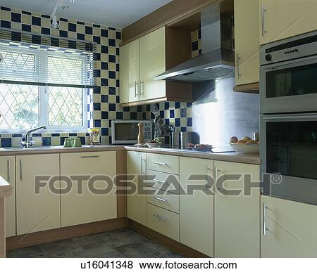 Kitchen Tiles Ideas Pictures Cream Units pictures of cream fitted units and black+cream wall tiles in small Kitchen Tiles Ideas Pictures Cream Units pictures of cream fitted units and black+cream wall tiles in small