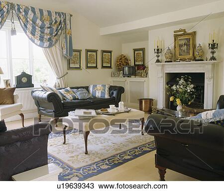 Stock foto leder, chesterfield, sofas, in, weiÃ, wohnzimmer, mit ... Wohnzimmer creme weiß