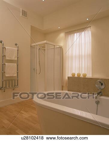 Immagini angolo, doccia, gabinetto, in, nodern, bianco, bagno ...