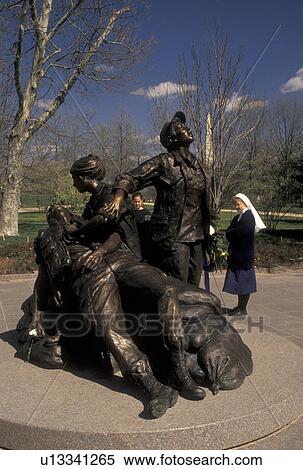 Vietnam Nurse Memorial Statue Clip Art