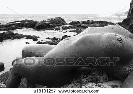 <em>图片</em> - 年轻成年人, 高加索人, 女性<em>裸体</em>, 在上躺