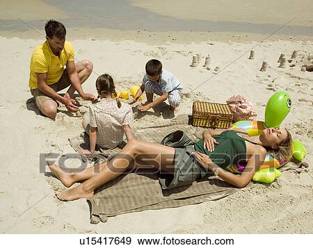 Stock Photograph of Family picnic at the beach. u15417649 ...