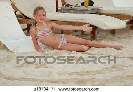 Banques De Photographies A Jeune Fille Porter A Bikini