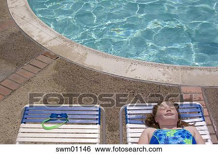 sun bathing lawn chair