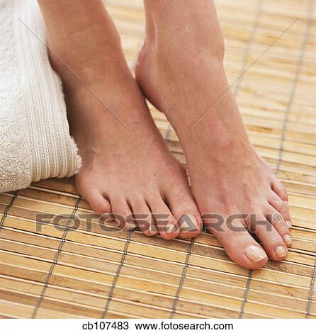 femme pied nue