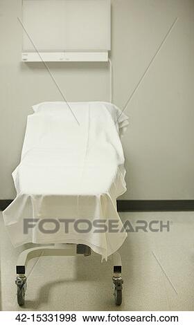Pictures of Empty Hospital Bed 42-15331998 - Search Stock ...
