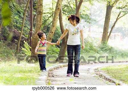Stock Photograph - Japanese mother and daughter. Fotosearch
