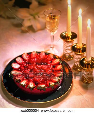 Picture - Strawberry cake. Fotosearch