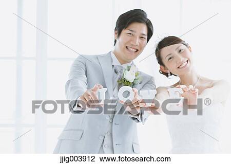 Stock Image - Japanese bride and groom. Fotosearch
