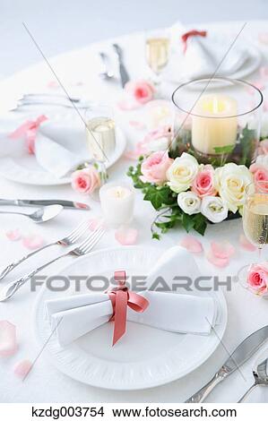 Picture - Table coordinate. Fotosearch