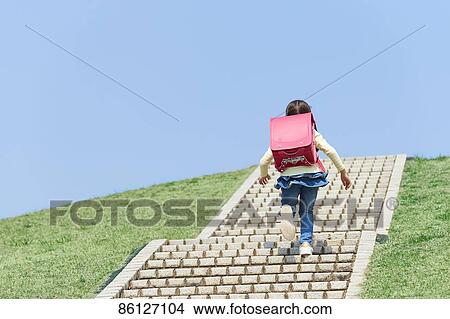 Picture - Japanese elementary schoolgirl. Fotosearch