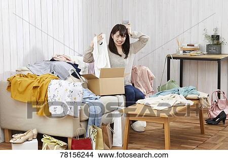 Picture - Japanese woman buying online. Fotosearch