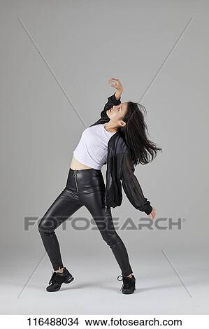 Picture - Japanese dancer. Fotosearch
