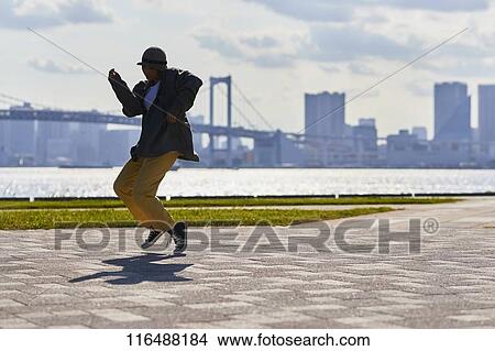Picture - Japanese dancer. Fotosearch