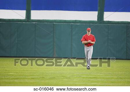 Stock Photograph - Outfielder. Fotosearch