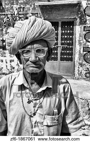 偉人 肖像画 の より古い ヒンズー教信徒 人 で ターバン 中に Jodhpur Rajasthan インド ストックイメージ Zf6 Fotosearch