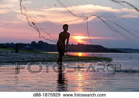 南アメリカ Amazonas 州 Manaus アマゾン川 洗面器 前方へ リオ 黒人 漁師 上に リオ 黒人 写真館 イメージ館 D Fotosearch