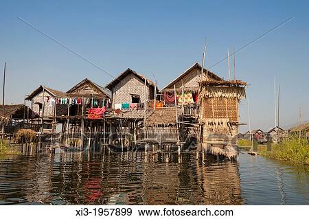 湖畔, 家, 作られた, stilts で, inle 湖, shan, 州, ミャンマー 