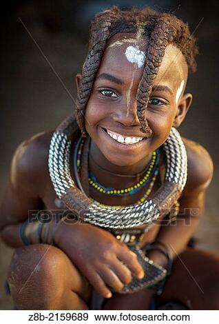 若い Himba 女の子 で 民族 ヘアスタイル Epupa Namibia 写真館 イメージ館 Z8b Fotosearch