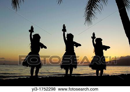 ３ ﾌﾗﾀﾞﾝｽダンサー において 日没 において Olowalu Maui ハワイ 写真館 イメージ館 Yi3 Fotosearch