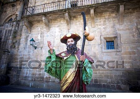 Stock Image - A mime dressed as St James the Apostle stands in the Obradoiro square of Santiago de Compostela, Spain. Hundred of thousands pilgrims walk every year to Santiago de Compostela using the French Way in the pilgrimage known as the Way of Saint James. Fotosearch